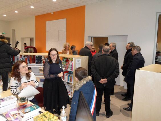 Mathilde présente l'équipement aux cofinanceurs, à savoir l’État (DGD), la Communauté d’Agglomération Béthune-Bruay Artois Lys Romane, la Région Hauts-de-France, le Département du Pas-de-Calais et la Fédération Départementale d'Énergie du Pas-de-Calais
