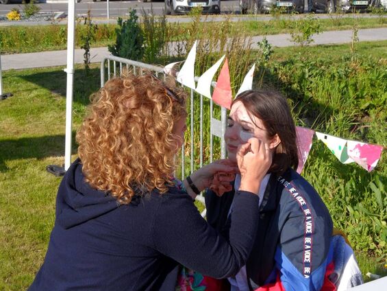 La Constellation Imaginaire - Participation des agents communaux pour le stand maquillage